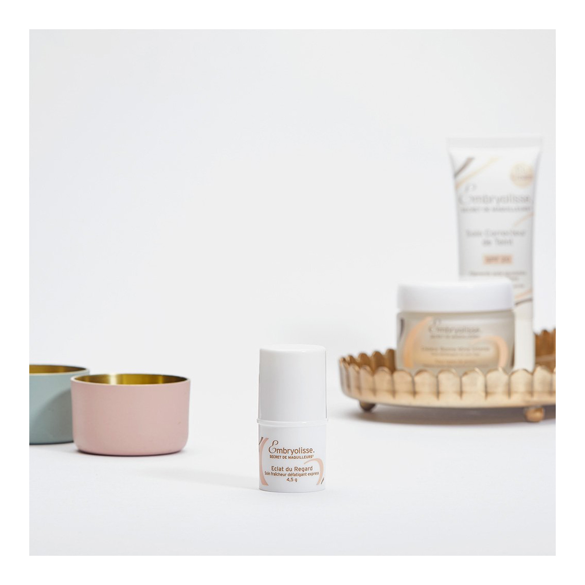 Kiirelt jahutav ja värskendav silmaümbrusnahka hooldav pulk 4,5g