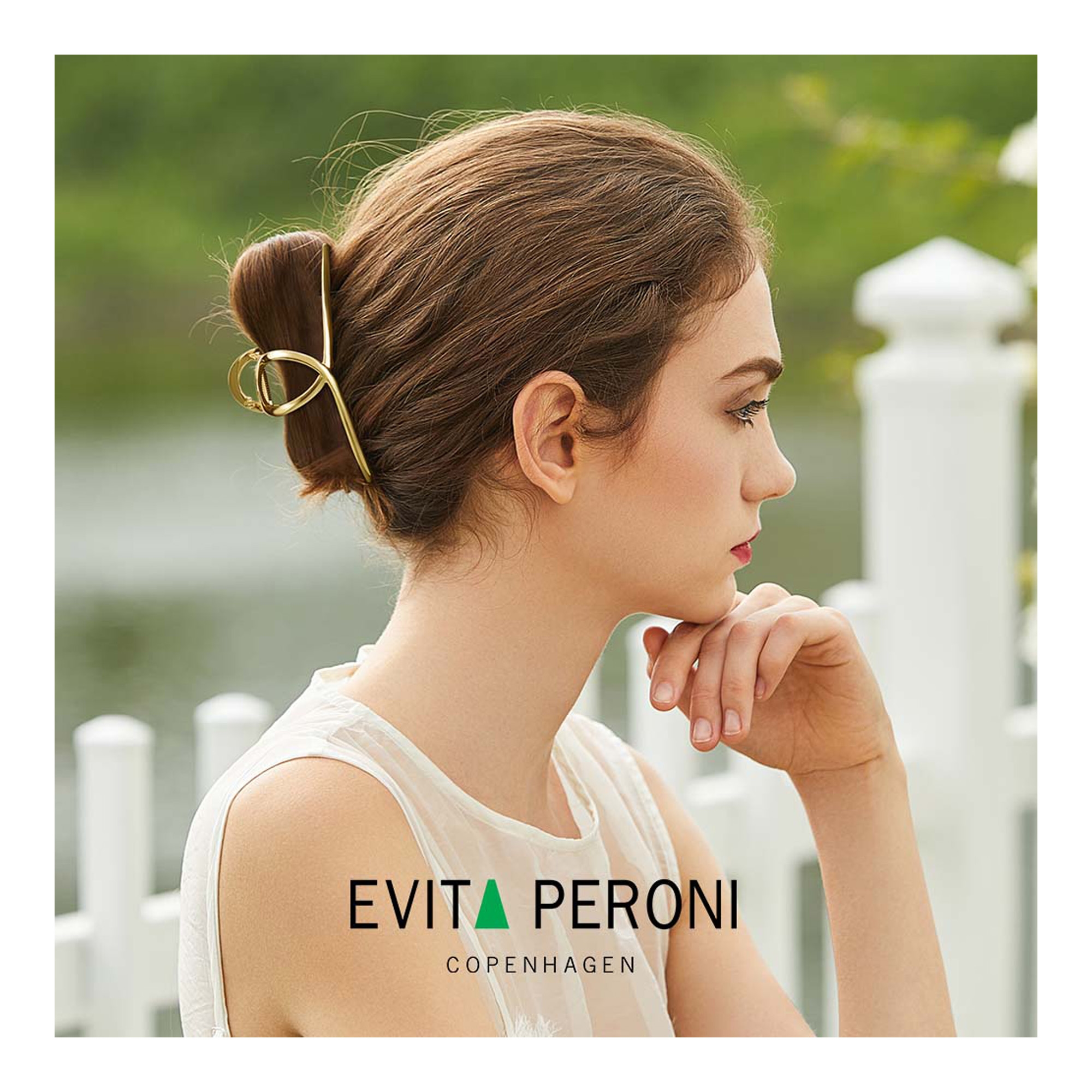 Julia juukseklamber Large Shark